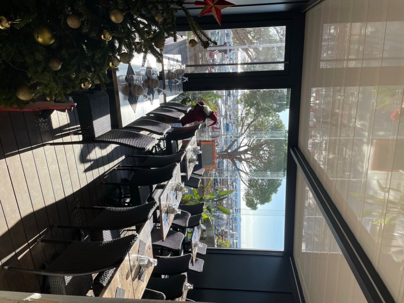 Pergola carqueiranne pour un agrandissement de salle de restaurant